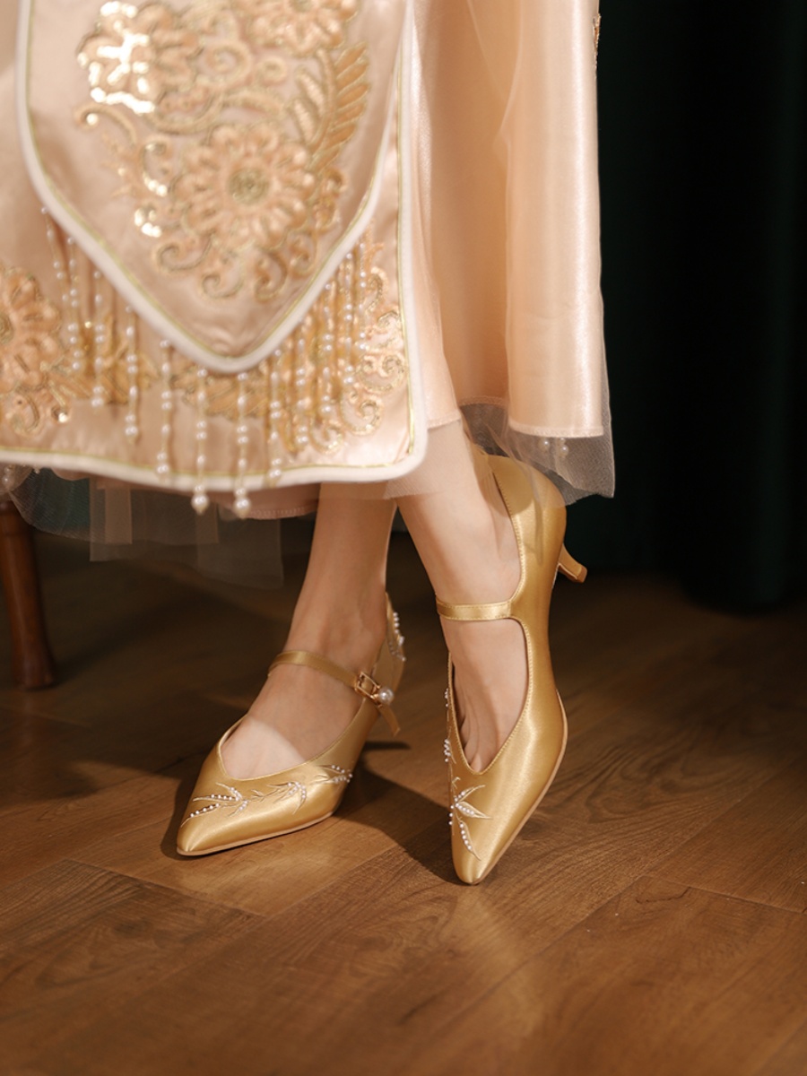 Gold Satin Xiuhe Wedding Shoes, Traditional Embroidered High Heels for Brides, Comfortable Qipao Footwear Gold Satin Xiuhe Wedding Shoes, Traditional Embroidered High Heels for Brides, Comfortable Qipao Footwear