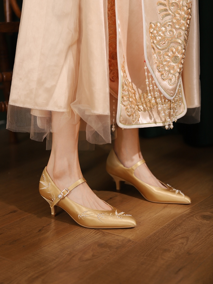 Gold Satin Xiuhe Wedding Shoes, Traditional Embroidered High Heels for Brides, Comfortable Qipao Footwear Gold Satin Xiuhe Wedding Shoes, Traditional Embroidered High Heels for Brides, Comfortable Qipao Footwear