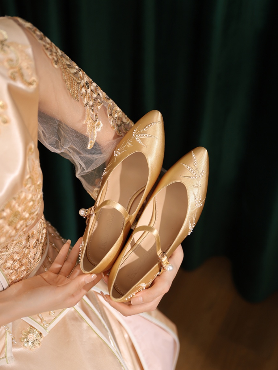 Gold Satin Xiuhe Wedding Shoes, Traditional Embroidered High Heels for Brides, Comfortable Qipao Footwear Gold Satin Xiuhe Wedding Shoes, Traditional Embroidered High Heels for Brides, Comfortable Qipao Footwear