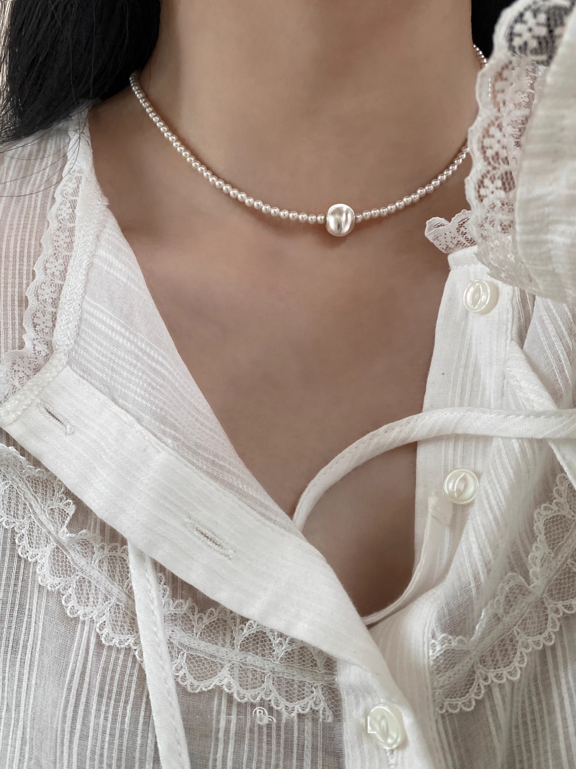 Gradient Silk Gloss Cat Eye Necklace with Silver Ball and Natural Black Agate Clavicle Chain â€“ Chic Statement Jewelry for Modern Style