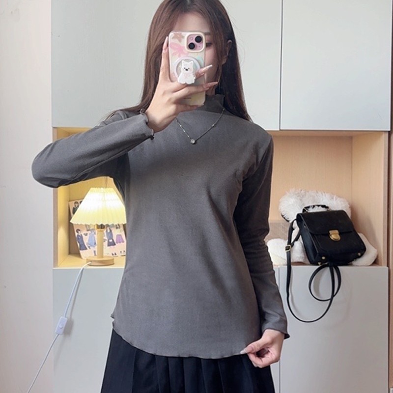 Gray Half-Turtleneck Base Layer with Cream White Long Sleeve Top - Cozy Layered Style, Perfect for Fall and Winter Fashion Gray Half-Turtleneck Base Layer with Cream White Long Sleeve Top - Cozy Layered Style, Perfect for Fall and Winter Fashion
