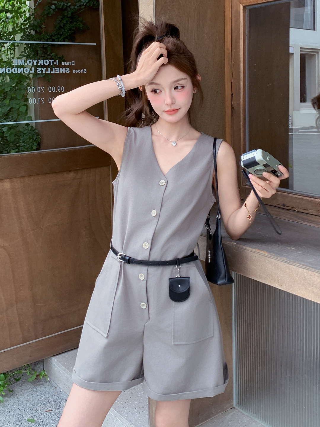 Gray Korean-Style Wide-Leg Shorts Jumpsuit for Women - Sweet Cool Wind Workwear, Summer 2025 Model for Petite Gray Korean-Style Wide-Leg Shorts Jumpsuit for Women - Sweet Cool Wind Workwear, Summer 2025 Model for Petite
