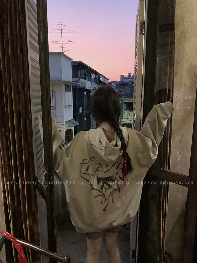 Gray Loose Hoodie for Women with Bow Detail - High-Weight Cozy Casual Style for Lazy Days Gray Loose Hoodie for Women with Bow Detail - High-Weight Cozy Casual Style for Lazy Days