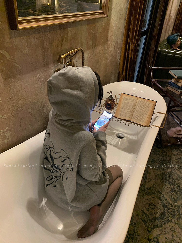 Gray Loose Hoodie for Women with Bow Detail - High-Weight Cozy Casual Style for Lazy Days Gray Loose Hoodie for Women with Bow Detail - High-Weight Cozy Casual Style for Lazy Days