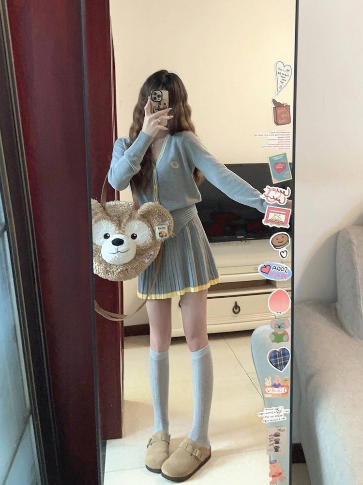 Gray V-Neck Knitted Cardigan and Pleated Skirt Set for Women – Chic Long Sleeve Dress for Autumn and Winter Fashion