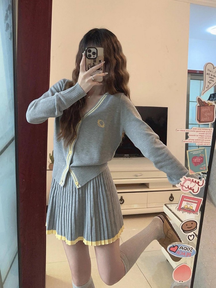 Gray V-Neck Knitted Cardigan and Pleated Skirt Set for Women – Chic Long Sleeve Dress for Autumn and Winter Fashion Gray V-Neck Knitted Cardigan and Pleated Skirt Set for Women – Chic Long Sleeve Dress for Autumn and Winter Fashion