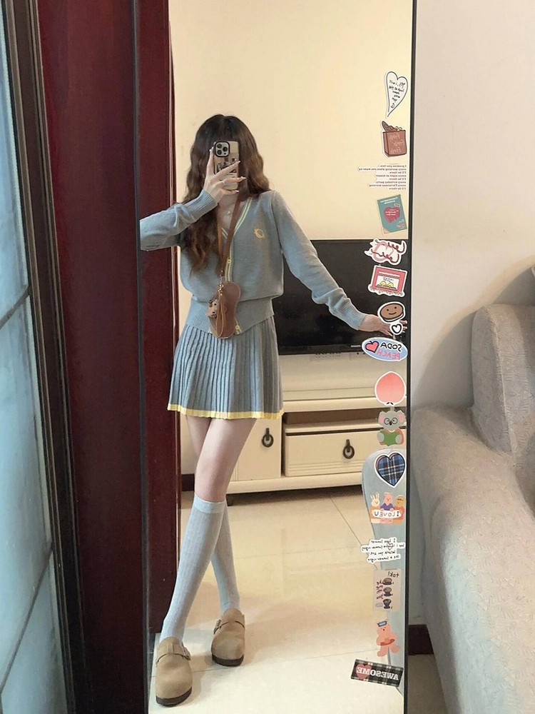 Gray V-Neck Knitted Cardigan and Pleated Skirt Set for Women – Chic Long Sleeve Dress for Autumn and Winter Fashion Gray V-Neck Knitted Cardigan and Pleated Skirt Set for Women – Chic Long Sleeve Dress for Autumn and Winter Fashion