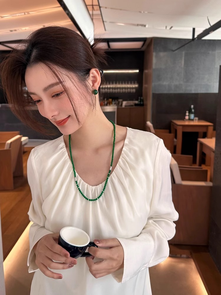 Green Agate Necklace for Women - S925 Silver Clasp, Niche Fashion Collarbone Chain, Elegant Jewelry for Every Occasion Green Agate Necklace for Women - S925 Silver Clasp, Niche Fashion Collarbone Chain, Elegant Jewelry for Every Occasion