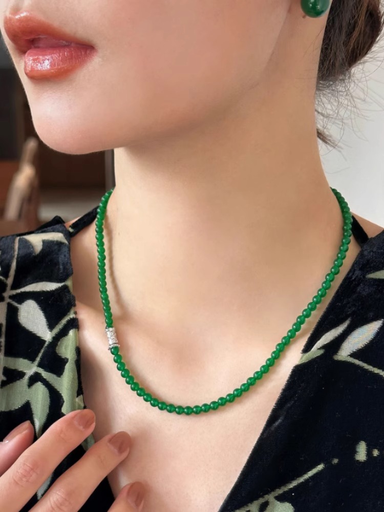 Green Agate Necklace for Women - S925 Silver Clasp, Niche Fashion Collarbone Chain, Elegant Jewelry for Every Occasion Green Agate Necklace for Women - S925 Silver Clasp, Niche Fashion Collarbone Chain, Elegant Jewelry for Every Occasion