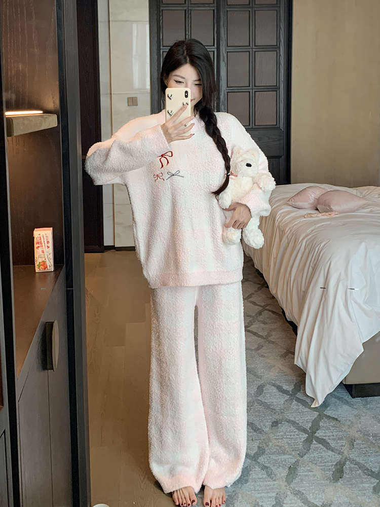 Half-Side Velvet Pajamas Set for Women - Thickened Coral Fleece Loungewear for Cozy Autumn and Winter 2025 Half-Side Velvet Pajamas Set for Women - Thickened Coral Fleece Loungewear for Cozy Autumn and Winter 2025