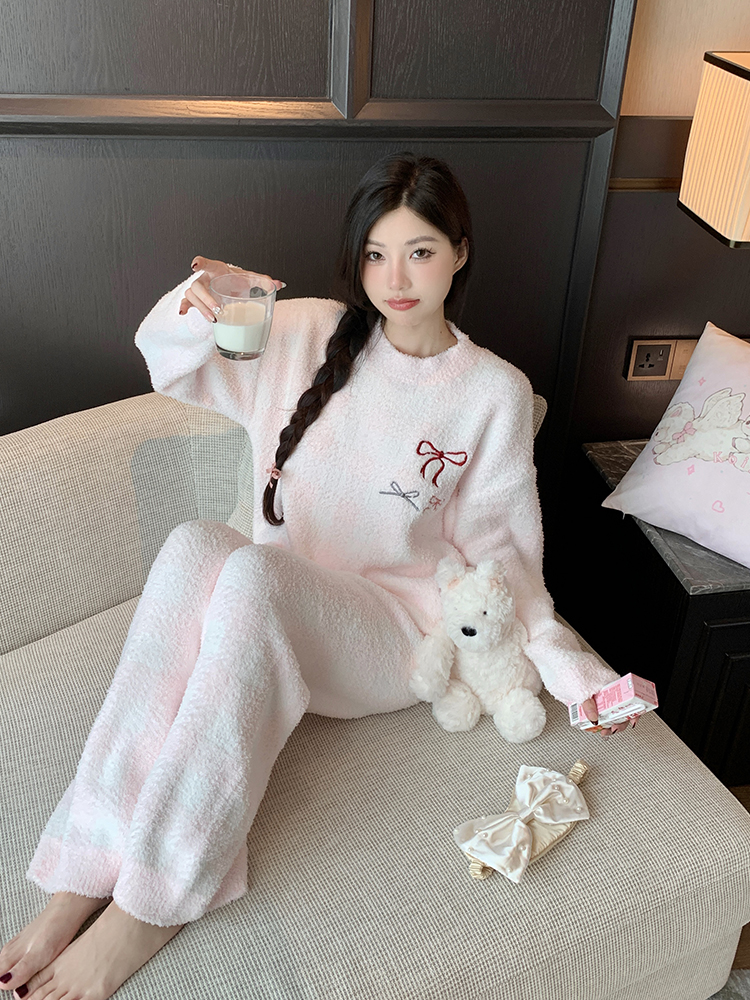 Half-Side Velvet Pajamas Set for Women - Thickened Coral Fleece Loungewear for Cozy Autumn and Winter 2025 Half-Side Velvet Pajamas Set for Women - Thickened Coral Fleece Loungewear for Cozy Autumn and Winter 2025