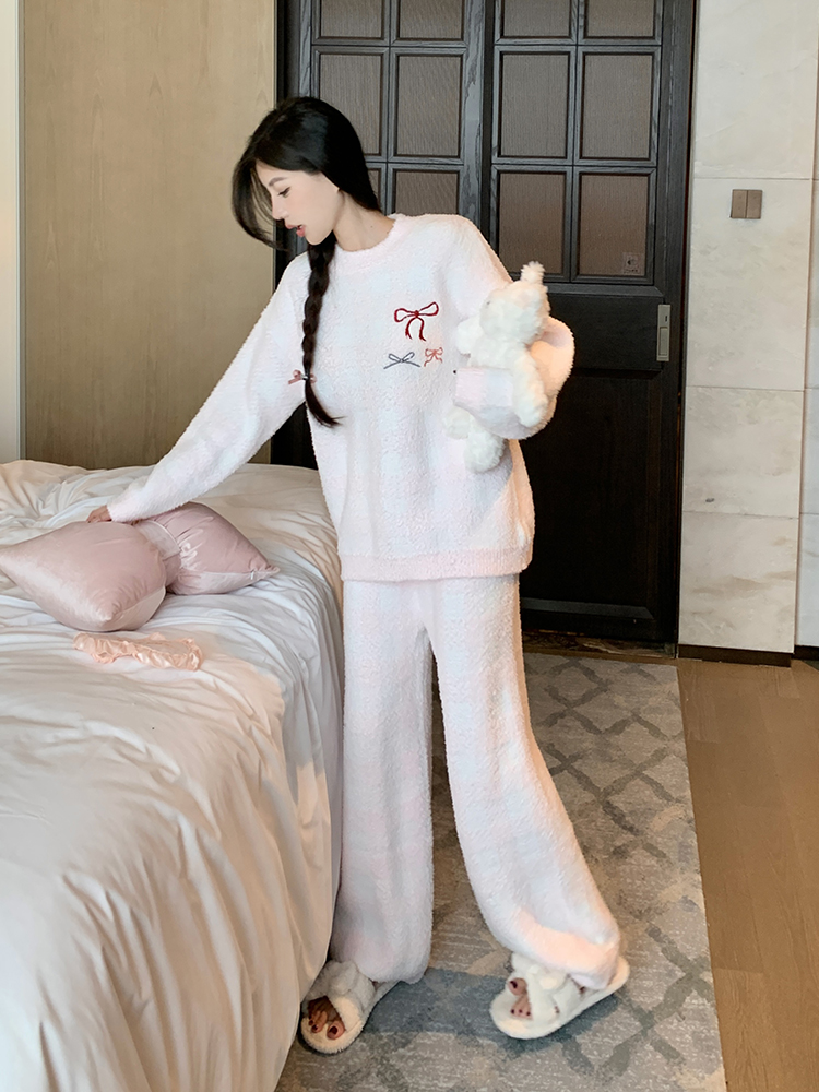 Half-Side Velvet Pajamas Set for Women - Thickened Coral Fleece Loungewear for Cozy Autumn and Winter 2025 Half-Side Velvet Pajamas Set for Women - Thickened Coral Fleece Loungewear for Cozy Autumn and Winter 2025