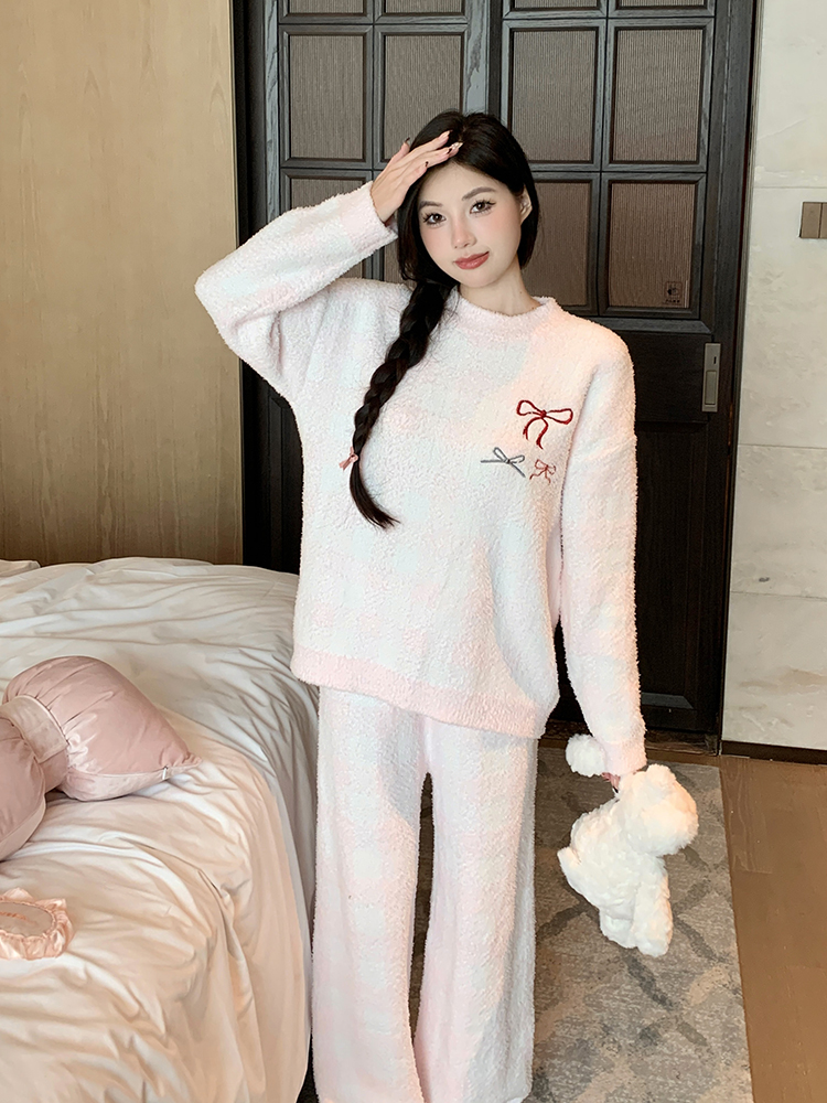 Half-Side Velvet Pajamas Set for Women - Thickened Coral Fleece Loungewear for Cozy Autumn and Winter 2025 Half-Side Velvet Pajamas Set for Women - Thickened Coral Fleece Loungewear for Cozy Autumn and Winter 2025