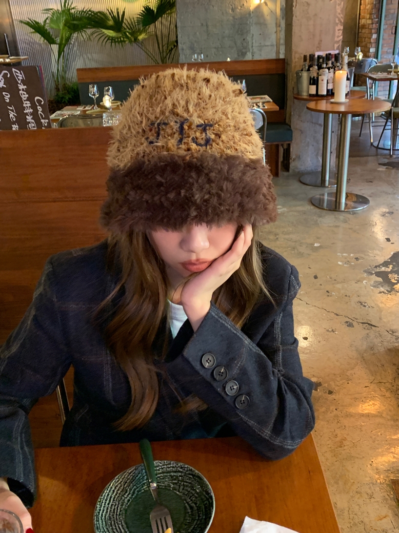 Handmade Color-Blocking Plush Chunky Knit Yarn Winter Hat for Women - Warm Thick Fisherman Style Handmade Color-Blocking Plush Chunky Knit Yarn Winter Hat for Women - Warm Thick Fisherman Style