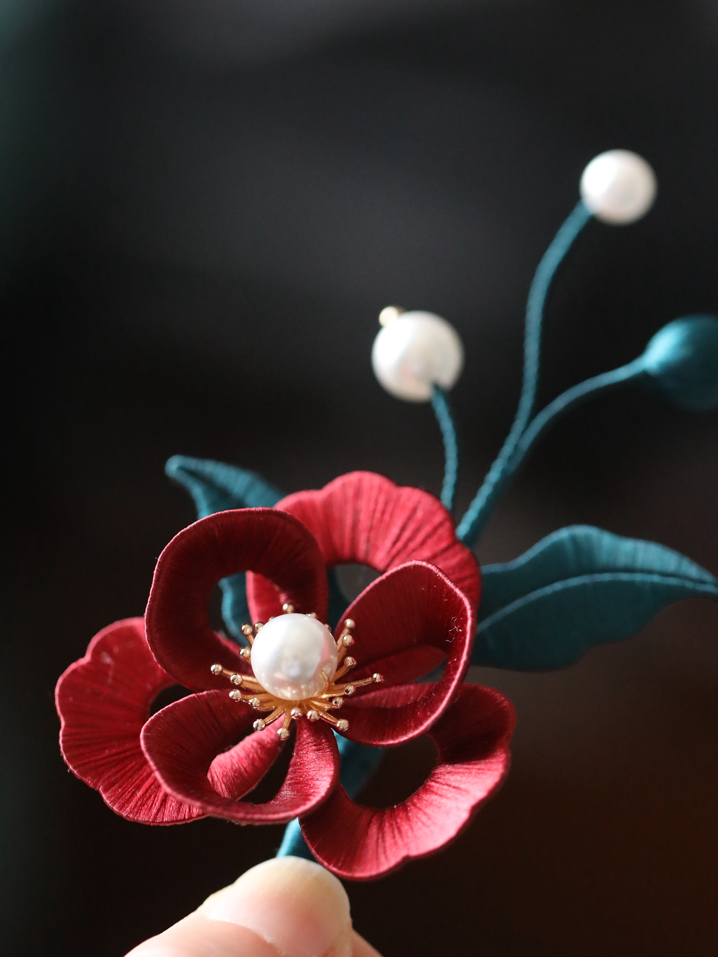 Handmade Floral Brooch for Women - Elegant Red Qipao Accessory, Luxury Decorative Pin for Special Occasions Handmade Floral Brooch for Women - Elegant Red Qipao Accessory, Luxury Decorative Pin for Special Occasions