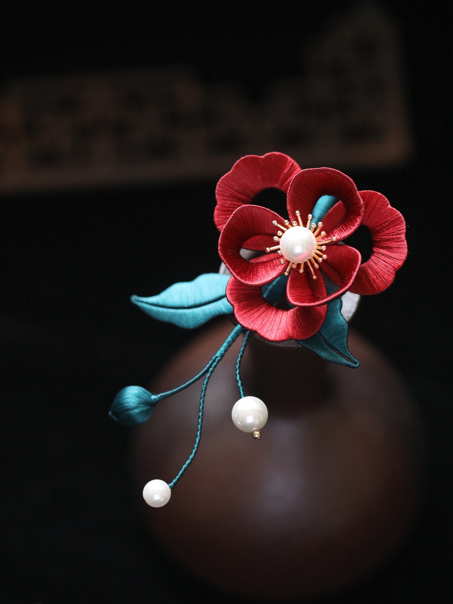 Handmade Floral Brooch for Women - Elegant Red Qipao Accessory, Luxury Decorative Pin for Special Occasions Handmade Floral Brooch for Women - Elegant Red Qipao Accessory, Luxury Decorative Pin for Special Occasions