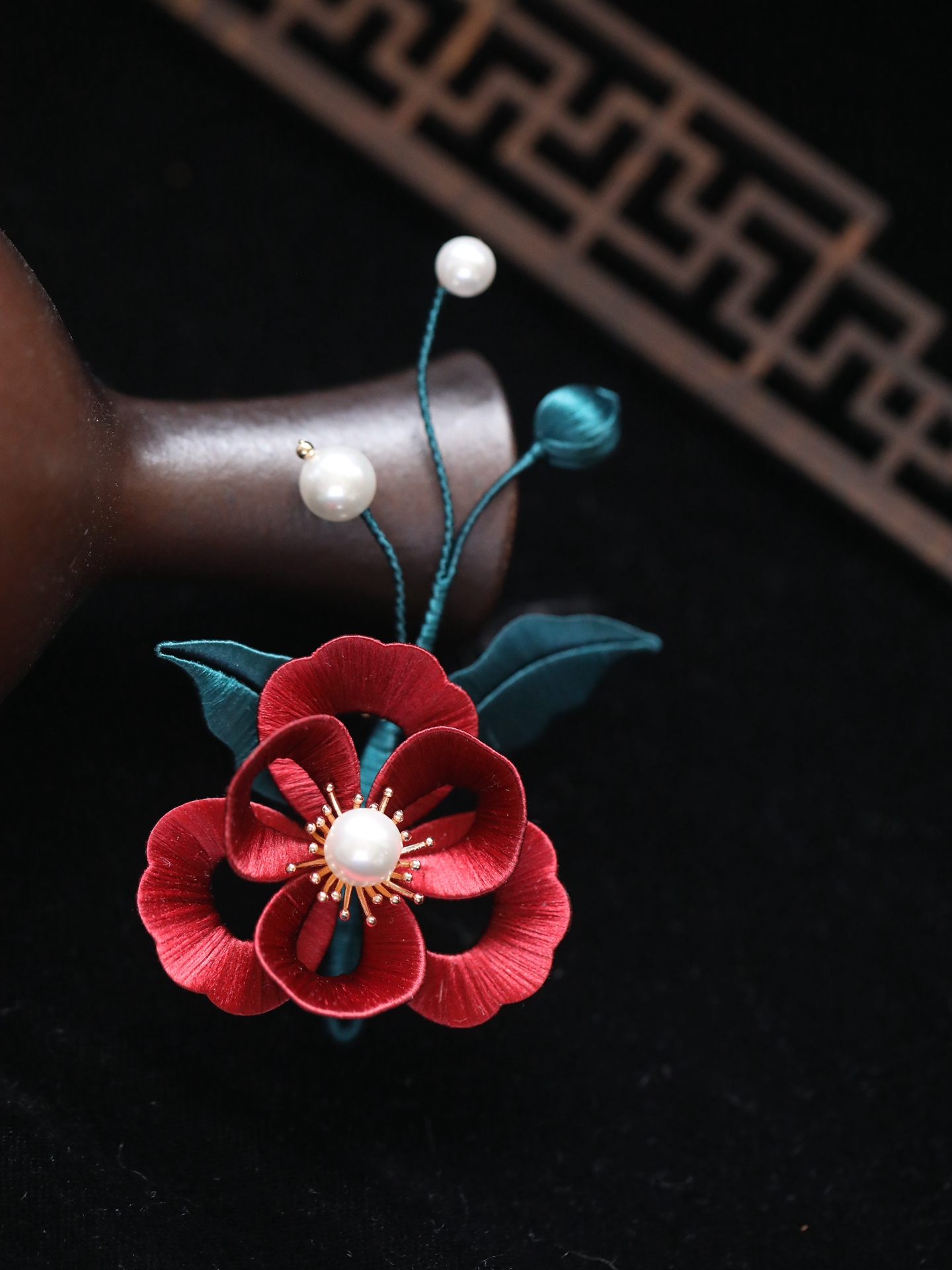 Handmade Floral Brooch for Women - Elegant Red Qipao Accessory, Luxury Decorative Pin for Special Occasions Handmade Floral Brooch for Women - Elegant Red Qipao Accessory, Luxury Decorative Pin for Special Occasions