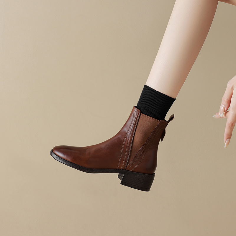 Handmade Washed Cowhide Black Chelsea Boots for Women - Heavyweight Flat Round-Toe Ankle Boots for Autumn & Winter Fashion Handmade Washed Cowhide Black Chelsea Boots for Women - Heavyweight Flat Round-Toe Ankle Boots for Autumn & Winter Fashion