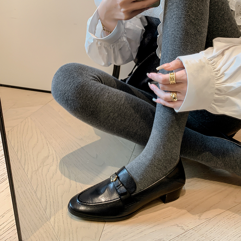 Handmade Water-Washed Cowhide Camellia Flat Casual Slip-On Loafers for Women - Super Comfortable Everyday Footwear Handmade Water-Washed Cowhide Camellia Flat Casual Slip-On Loafers for Women - Super Comfortable Everyday Footwear