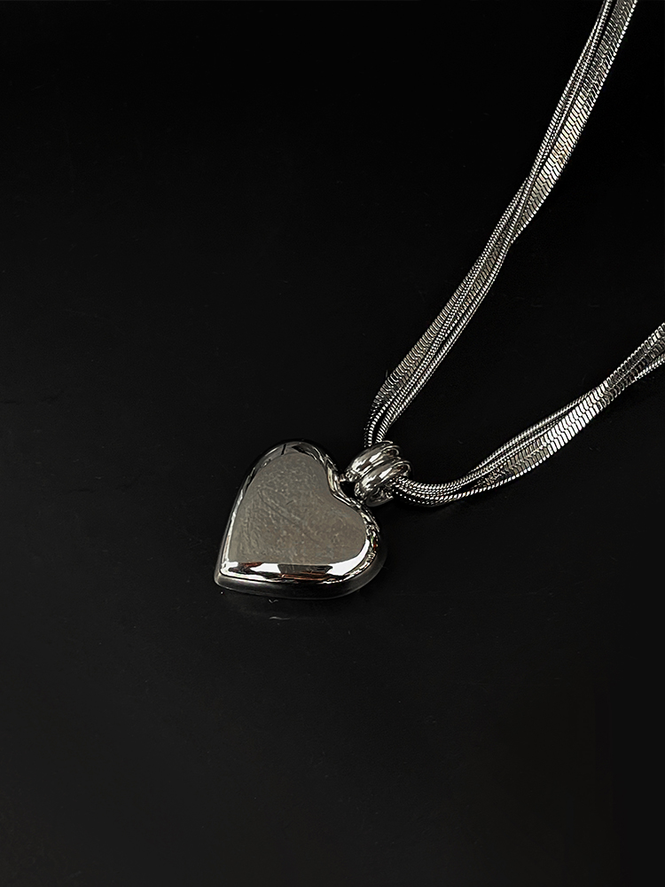 Heart-Shaped Titanium Steel Choker Necklace for Women, Summer Minimalist Clavicle Chain, European American Light Luxury Trendy Accessory Heart-Shaped Titanium Steel Choker Necklace for Women, Summer Minimalist Clavicle Chain, European American Light Luxury Trendy Accessory