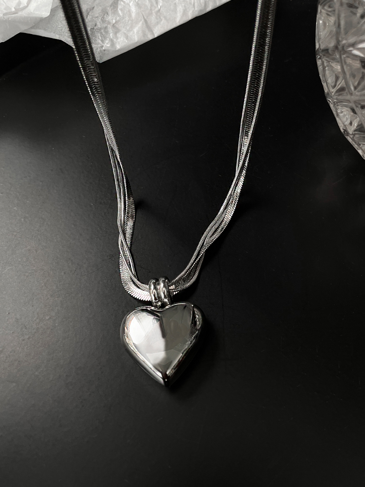 Heart-Shaped Titanium Steel Choker Necklace for Women, Summer Minimalist Clavicle Chain, European American Light Luxury Trendy Accessory