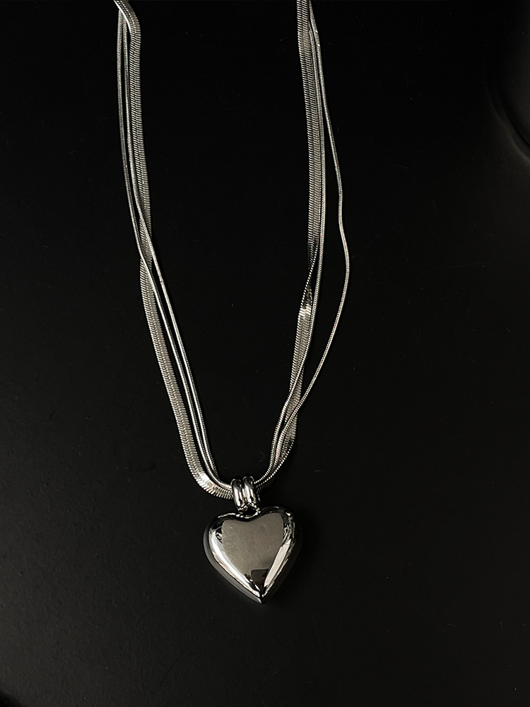 Heart-Shaped Titanium Steel Choker Necklace for Women, Summer Minimalist Clavicle Chain, European American Light Luxury Trendy Accessory Heart-Shaped Titanium Steel Choker Necklace for Women, Summer Minimalist Clavicle Chain, European American Light Luxury Trendy Accessory