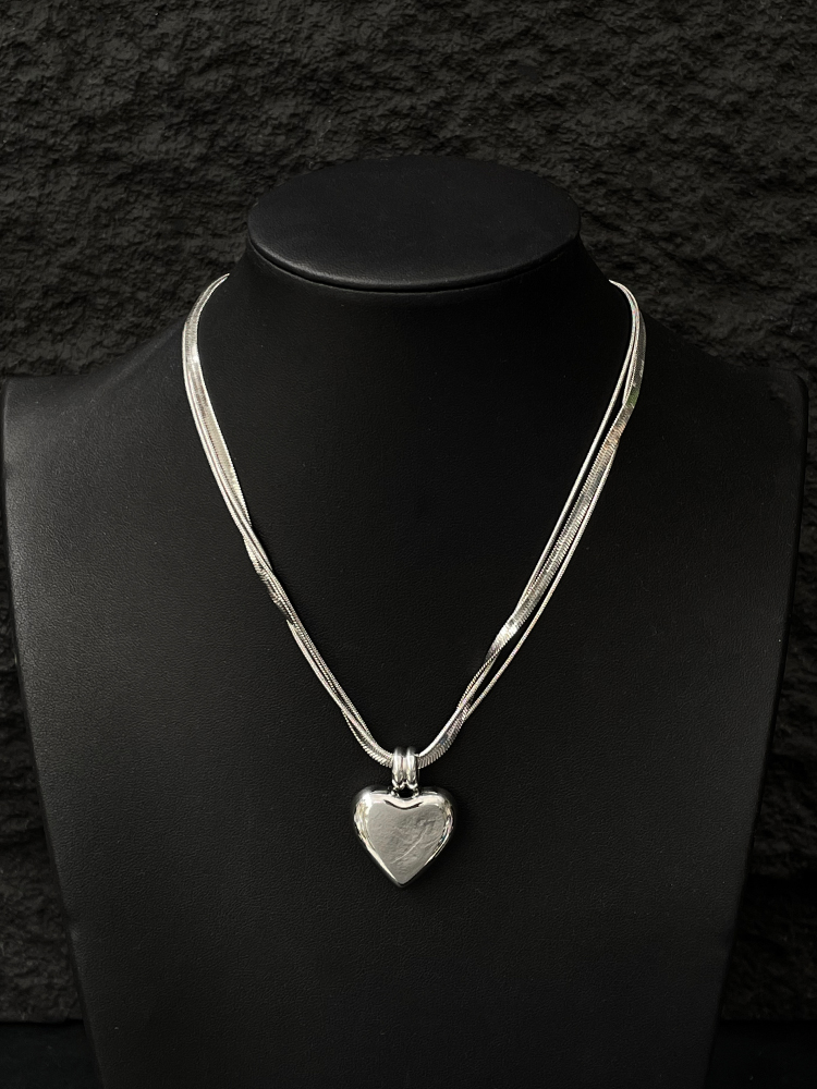 Heart-Shaped Titanium Steel Choker Necklace for Women, Summer Minimalist Clavicle Chain, European American Light Luxury Trendy Accessory Heart-Shaped Titanium Steel Choker Necklace for Women, Summer Minimalist Clavicle Chain, European American Light Luxury Trendy Accessory