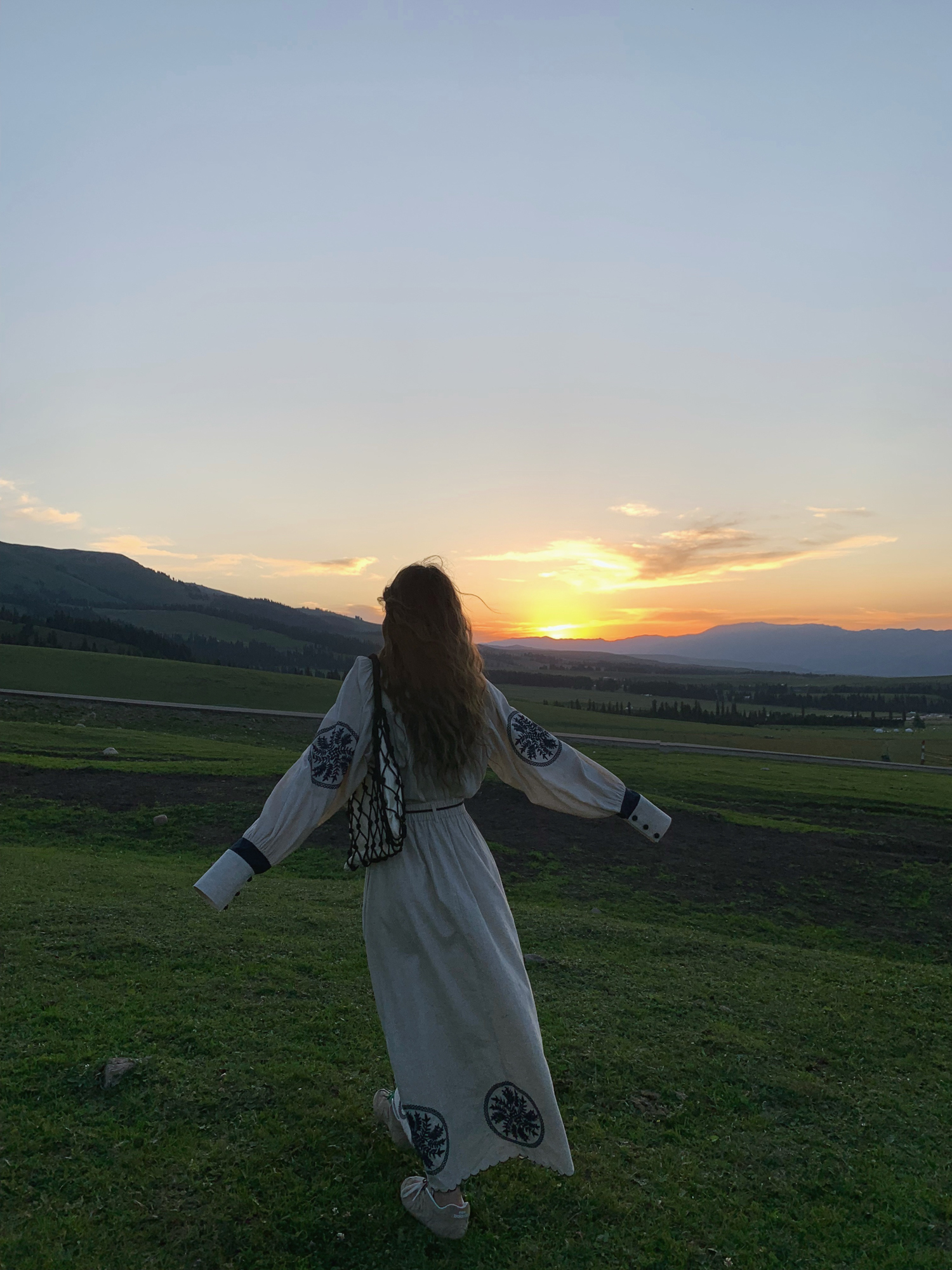 Heavy-Duty Embroidered Top and Skirt Set - Loose Fit, 80% Ramie, Vintage-Inspired, Elegant Dublin Mist Style Heavy-Duty Embroidered Top and Skirt Set - Loose Fit, 80% Ramie, Vintage-Inspired, Elegant Dublin Mist Style