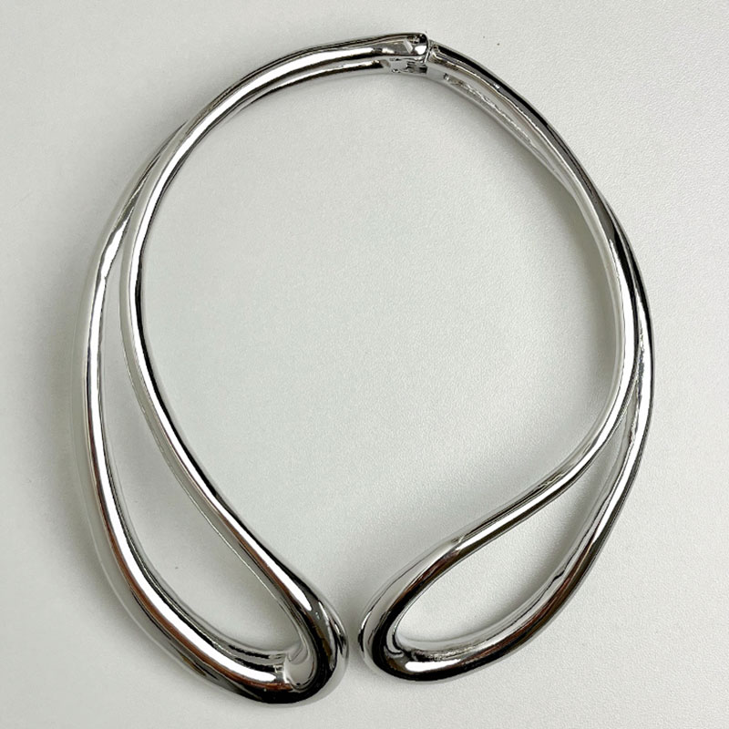 Heavy Industry Minimalist Metal Geometric Spring Collar Necklace - High-End Clavicle Chain for Women in Cold Style Heavy Industry Minimalist Metal Geometric Spring Collar Necklace - High-End Clavicle Chain for Women in Cold Style
