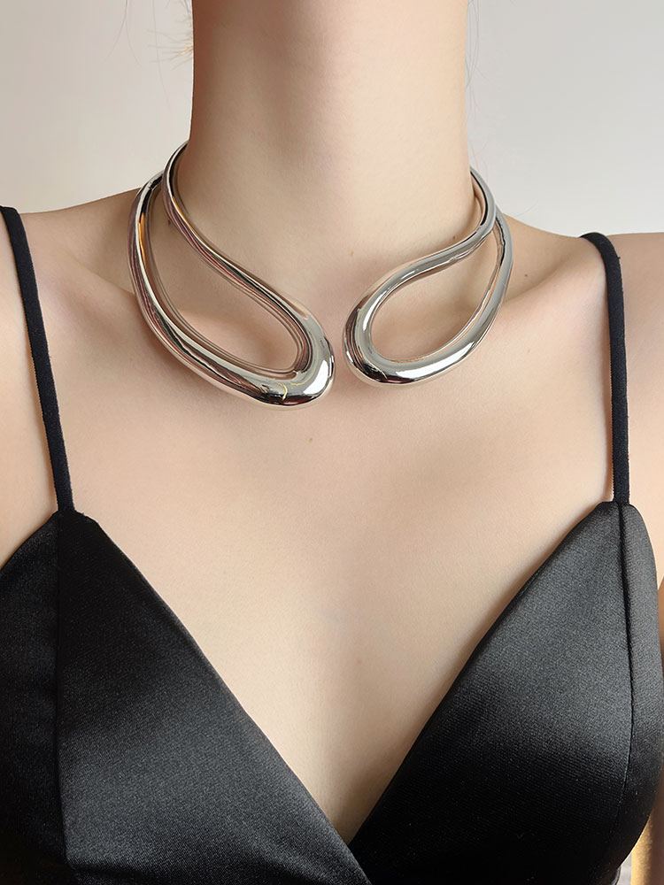 Heavy Industry Minimalist Metal Geometric Spring Collar Necklace - High-End Clavicle Chain for Women in Cold Style Heavy Industry Minimalist Metal Geometric Spring Collar Necklace - High-End Clavicle Chain for Women in Cold Style