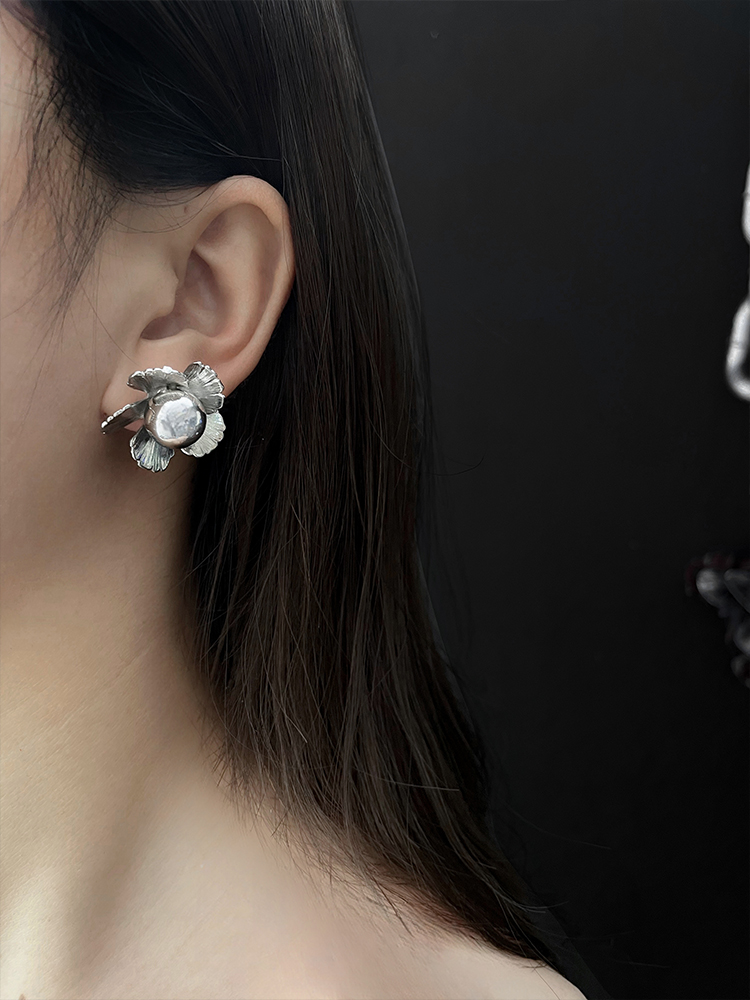 High-End Camellia Flower Stud Earrings for Women - Niche Design, Light Luxury Temperament, Summer 2025 Fashion Jewelry High-End Camellia Flower Stud Earrings for Women - Niche Design, Light Luxury Temperament, Summer 2025 Fashion Jewelry