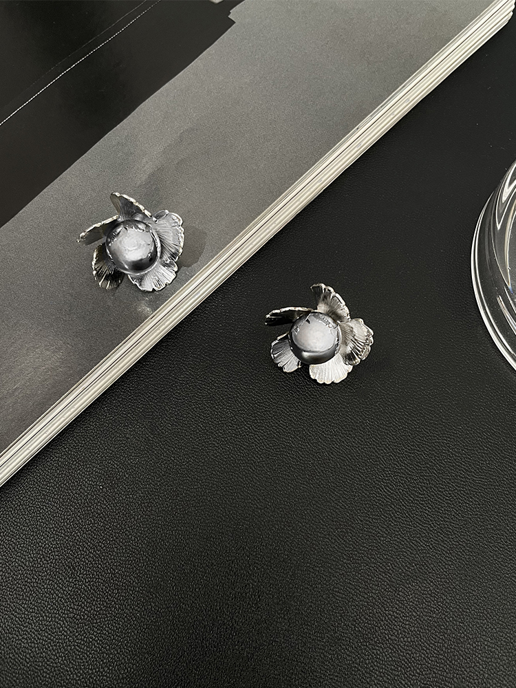 High-End Camellia Flower Stud Earrings for Women - Niche Design, Light Luxury Temperament, Summer 2025 Fashion Jewelry High-End Camellia Flower Stud Earrings for Women - Niche Design, Light Luxury Temperament, Summer 2025 Fashion Jewelry