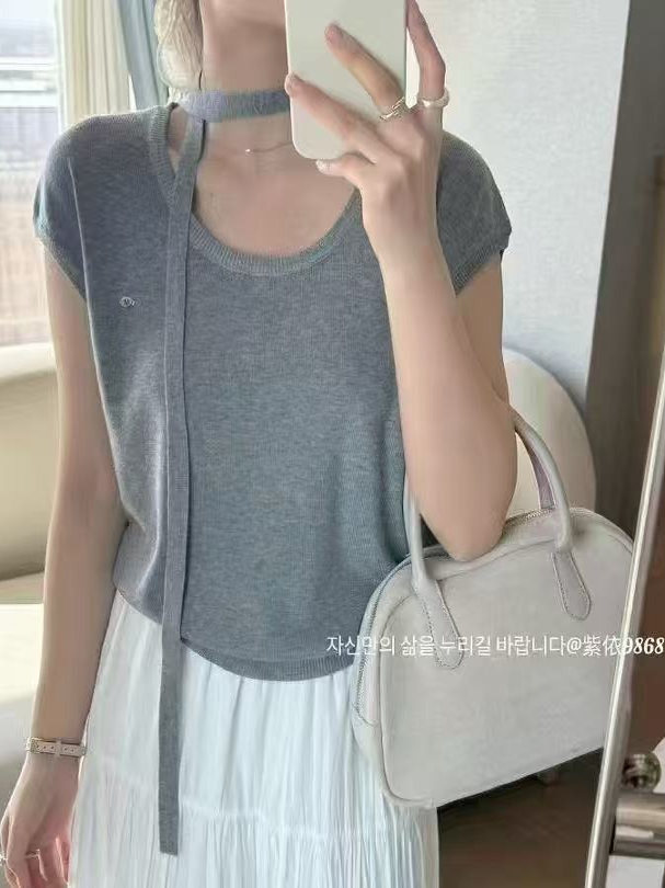High-End European Women's Short Sleeve Knit Top with Unique Design, Stylish Thin Fabric, Distinctive Fashion for a Chic Look