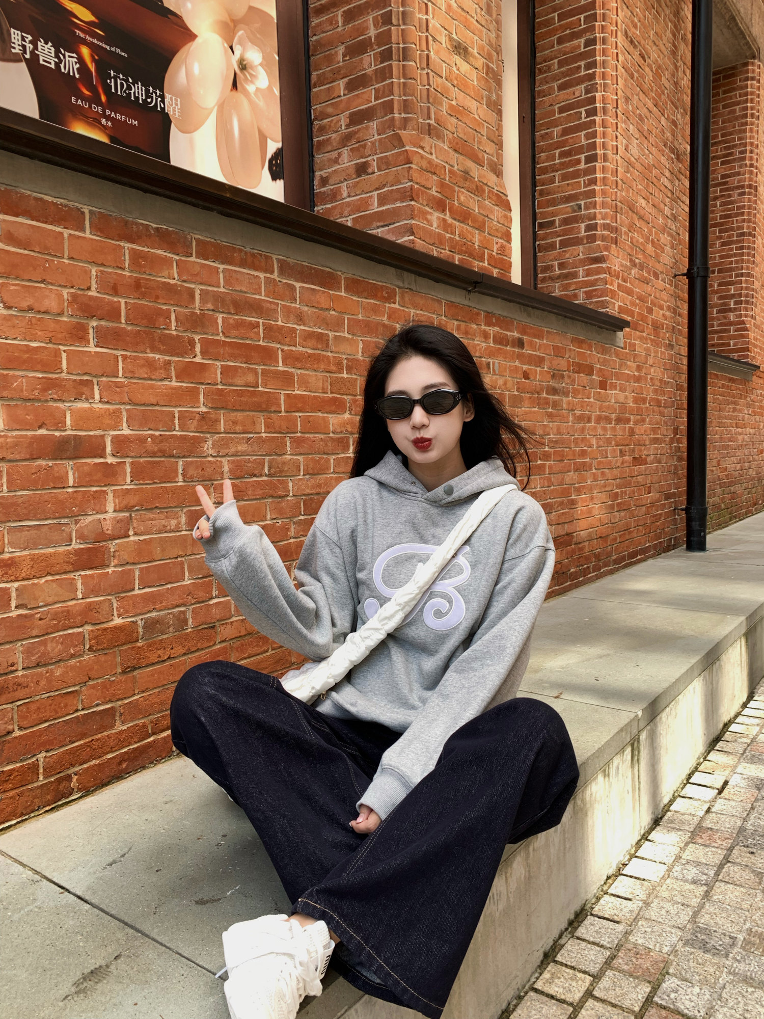 High-End Fashion Heavyweight Patch Embroidery Slim Fit Loose Shoulder Hoodie - Trendy Streetwear Inspired by 90s Y2K Style High-End Fashion Heavyweight Patch Embroidery Slim Fit Loose Shoulder Hoodie - Trendy Streetwear Inspired by 90s Y2K Style