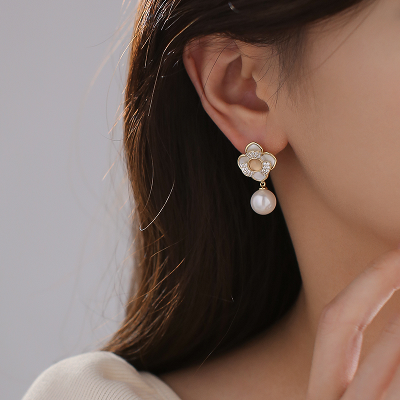 High-End Floral Pearl Earrings for Women - Exquisite S925 Silver Needle Design, 2025 Trendy Niche Jewelry