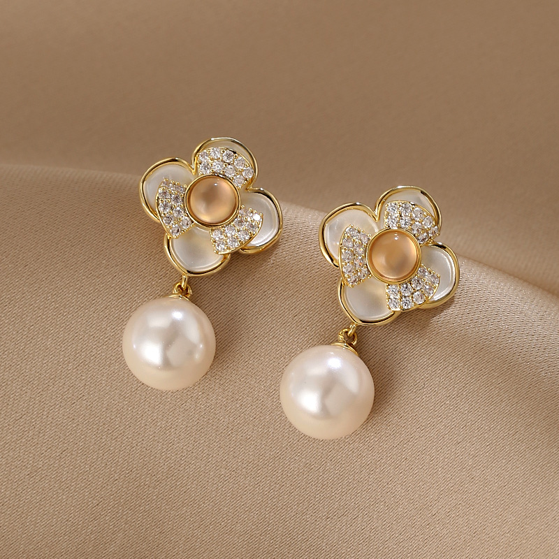 High-End Floral Pearl Earrings for Women - Exquisite S925 Silver Needle Design, 2025 Trendy Niche Jewelry