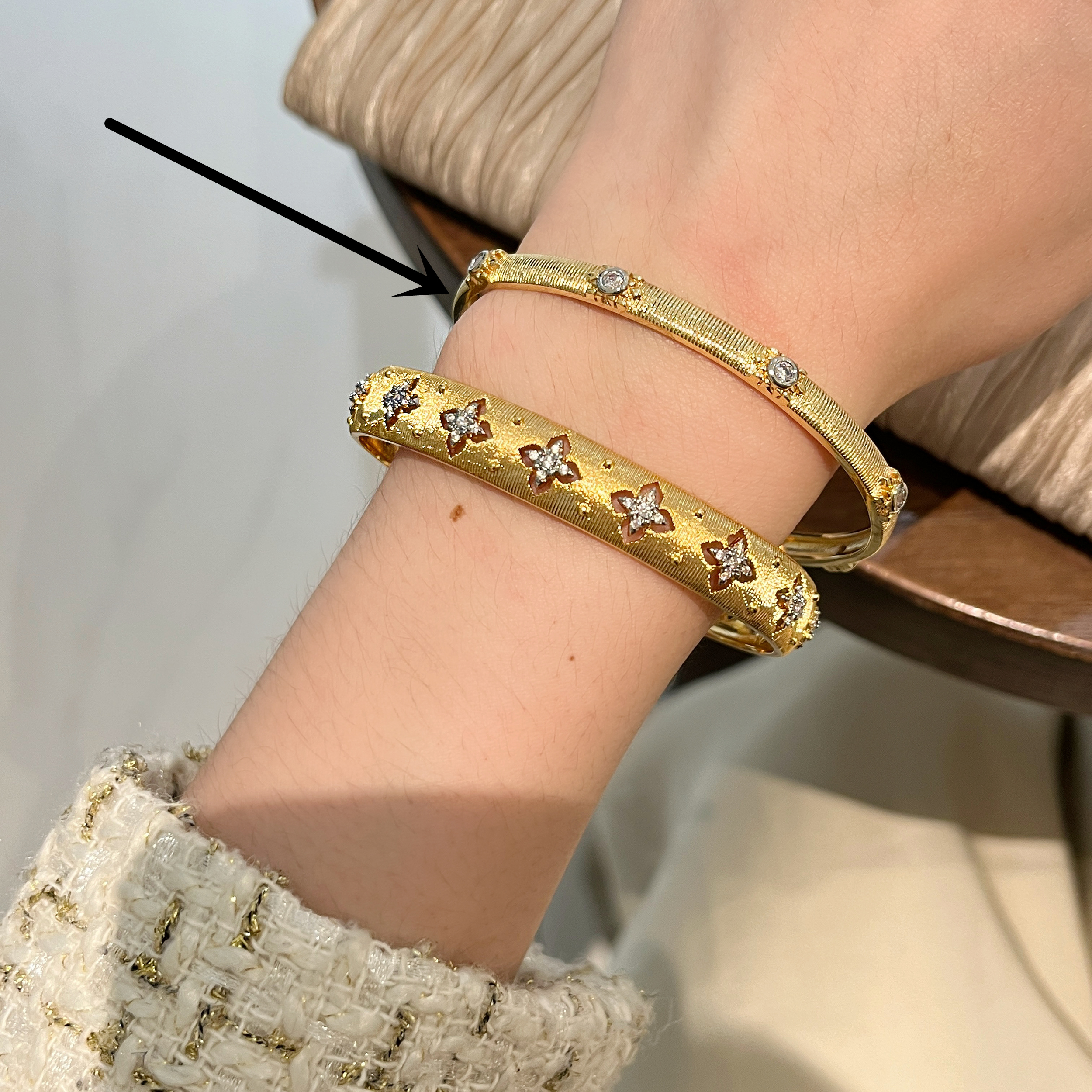 High-End Floral Wreath Bracelet for Women, 18K Gold-Plated Diamond-Inlaid Bangle, Italian Court Style, Luxury Trend Accessory High-End Floral Wreath Bracelet for Women, 18K Gold-Plated Diamond-Inlaid Bangle, Italian Court Style, Luxury Trend Accessory