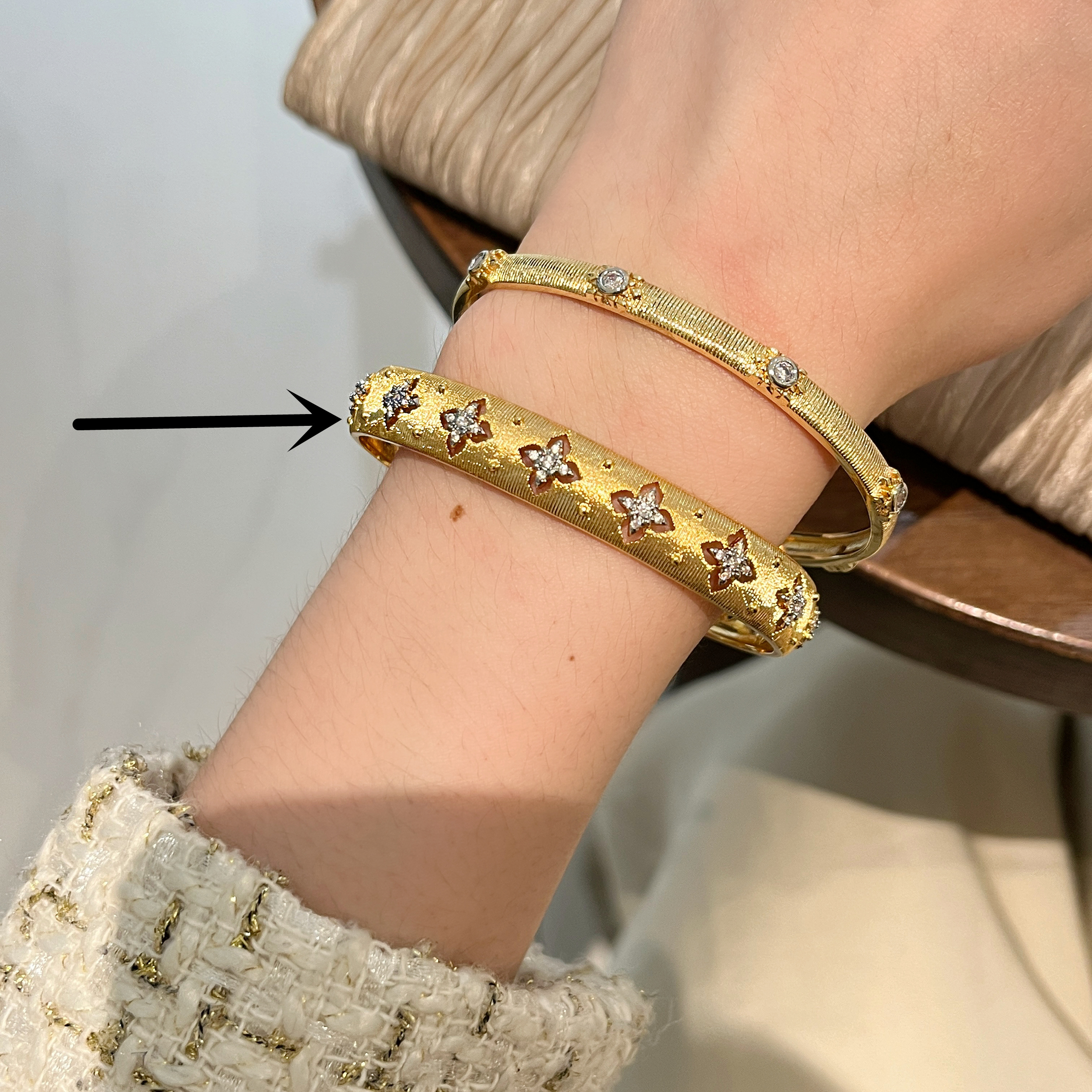 High-End Floral Wreath Bracelet for Women, 18K Gold-Plated Diamond-Inlaid Bangle, Italian Court Style, Luxury Trend Accessory High-End Floral Wreath Bracelet for Women, 18K Gold-Plated Diamond-Inlaid Bangle, Italian Court Style, Luxury Trend Accessory