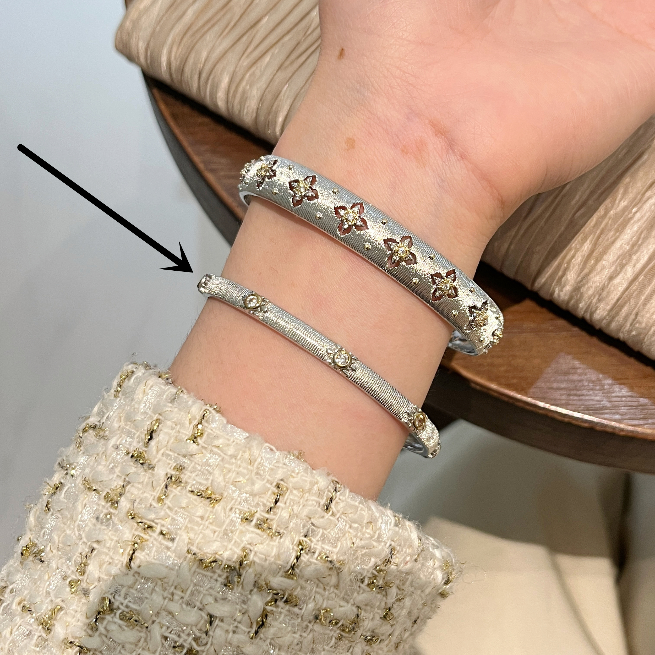 High-End Floral Wreath Bracelet for Women, 18K Gold-Plated Diamond-Inlaid Bangle, Italian Court Style, Luxury Trend Accessory