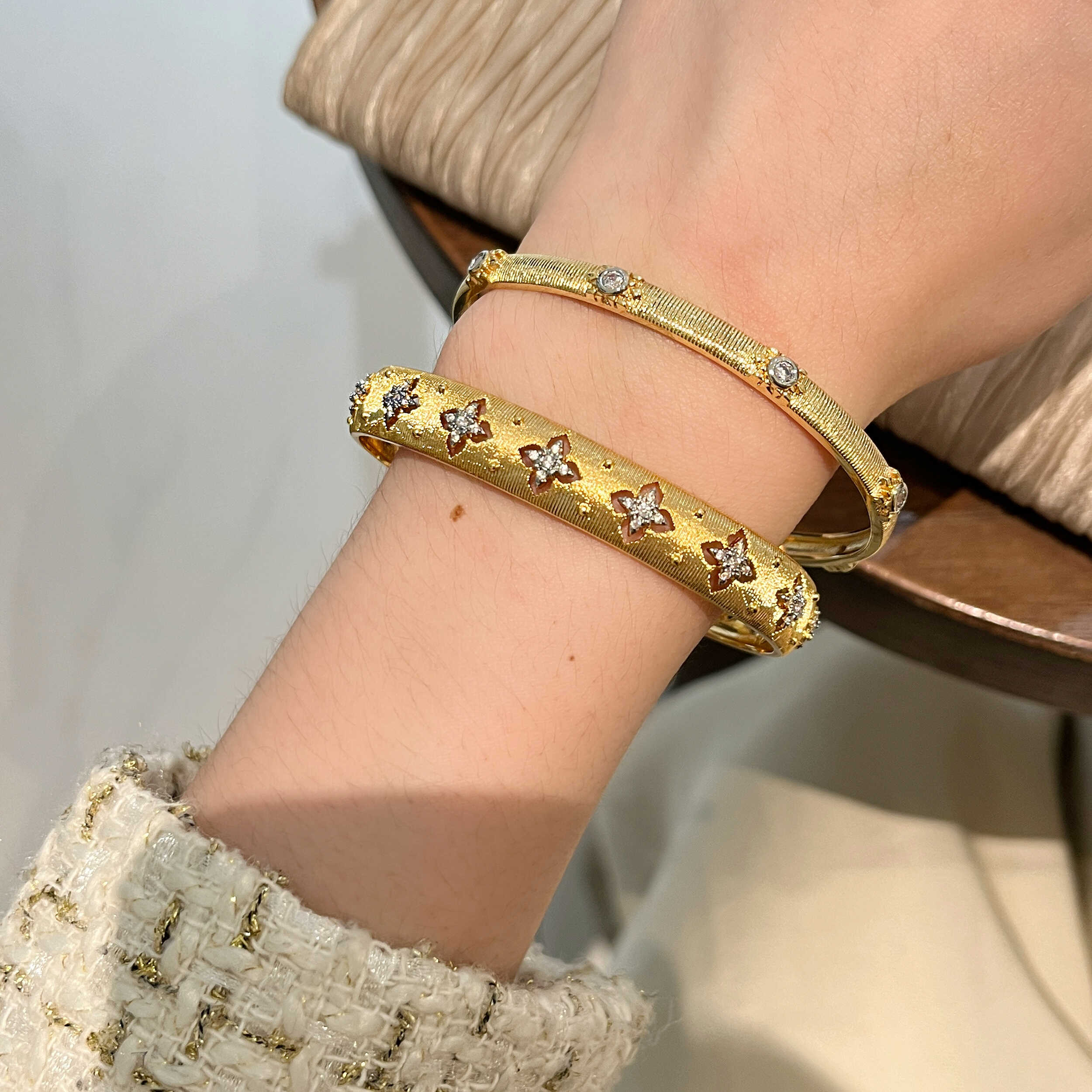 High-End Floral Wreath Bracelet for Women, 18K Gold-Plated Diamond-Inlaid Bangle, Italian Court Style, Luxury Trend Accessory High-End Floral Wreath Bracelet for Women, 18K Gold-Plated Diamond-Inlaid Bangle, Italian Court Style, Luxury Trend Accessory