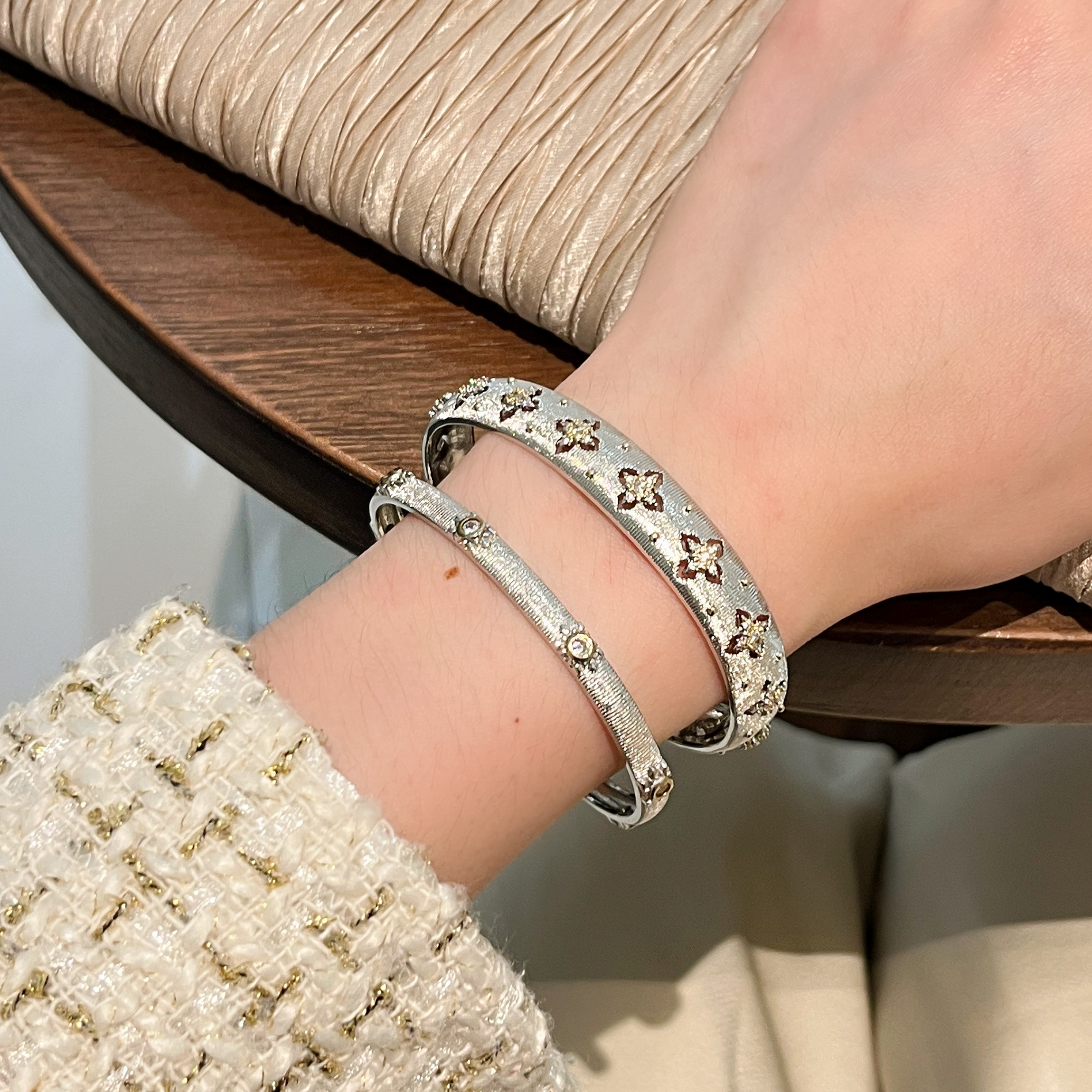 High-End Floral Wreath Bracelet for Women, 18K Gold-Plated Diamond-Inlaid Bangle, Italian Court Style, Luxury Trend Accessory High-End Floral Wreath Bracelet for Women, 18K Gold-Plated Diamond-Inlaid Bangle, Italian Court Style, Luxury Trend Accessory