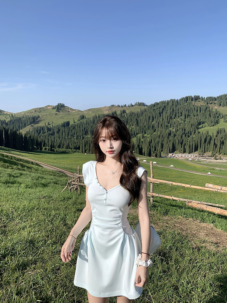 High-End French-Style White V-Neck Dress for Women - Sleeveless, Fitted Waist, Short Summer Vacation Dress High-End French-Style White V-Neck Dress for Women - Sleeveless, Fitted Waist, Short Summer Vacation Dress