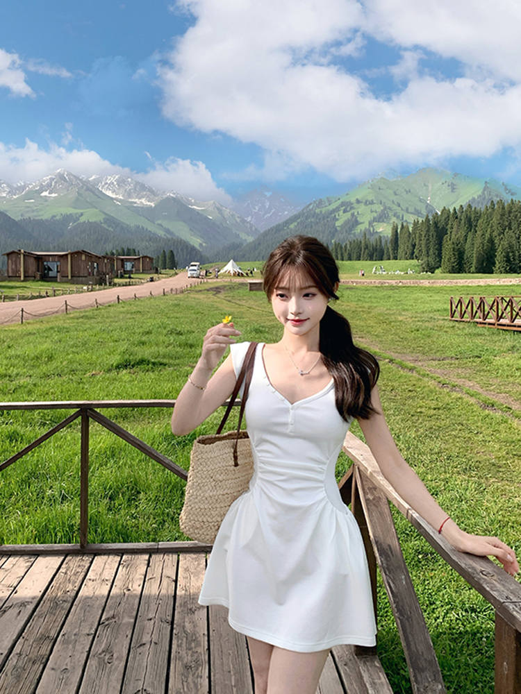 High-End French-Style White V-Neck Dress for Women - Sleeveless, Fitted Waist, Short Summer Vacation Dress High-End French-Style White V-Neck Dress for Women - Sleeveless, Fitted Waist, Short Summer Vacation Dress