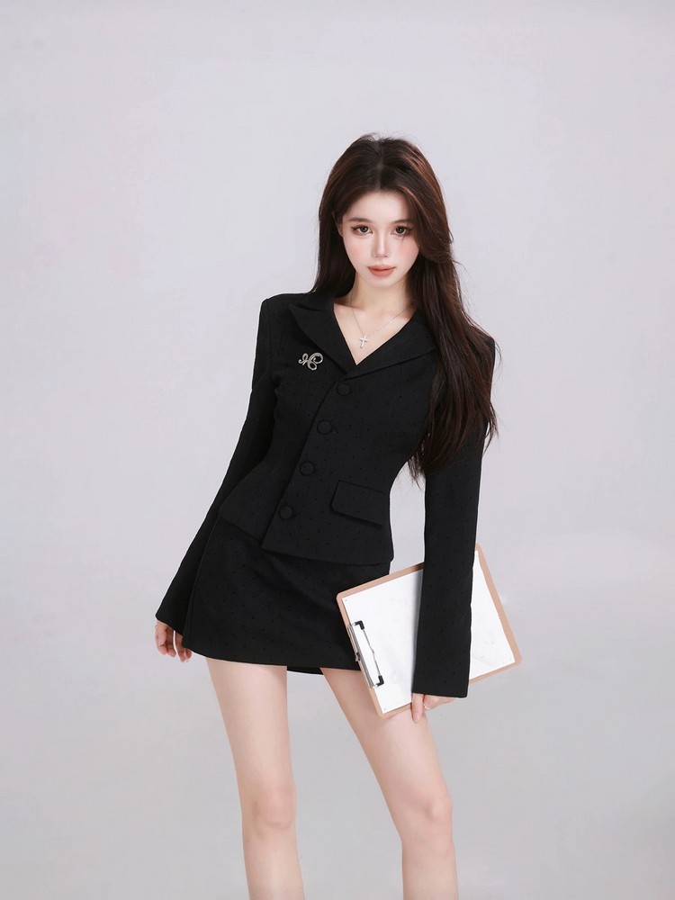 High-End French-Style Women's Two-Piece Set: Fitted Waist Black Suit Jacket & Half-Length Skirt for Spring Fashion High-End French-Style Women's Two-Piece Set: Fitted Waist Black Suit Jacket & Half-Length Skirt for Spring Fashion