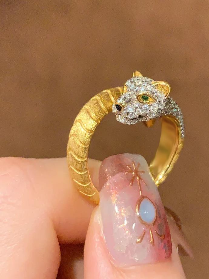 High-End Gold Leopard Ring for Women - Luxurious Old Money Style, Unique Design, Fashionable Light Luxury Index Finger Ring High-End Gold Leopard Ring for Women - Luxurious Old Money Style, Unique Design, Fashionable Light Luxury Index Finger Ring