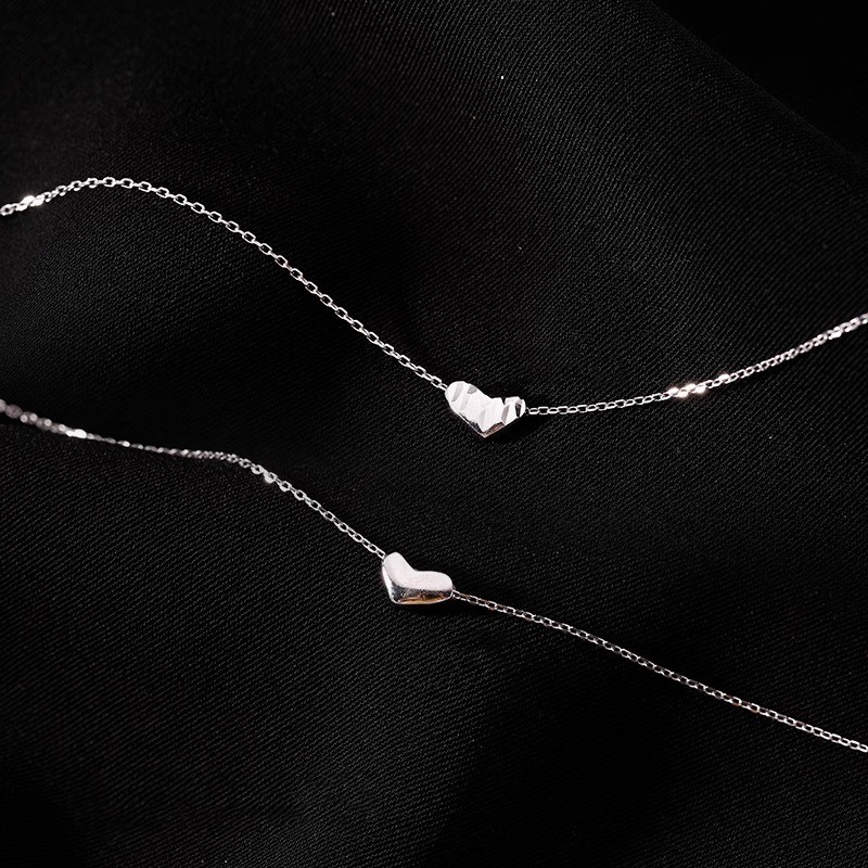 High-End Heart Necklace Clavicle Chain - Elegant Neck Accessory Inspired by Parisian Design High-End Heart Necklace Clavicle Chain - Elegant Neck Accessory Inspired by Parisian Design