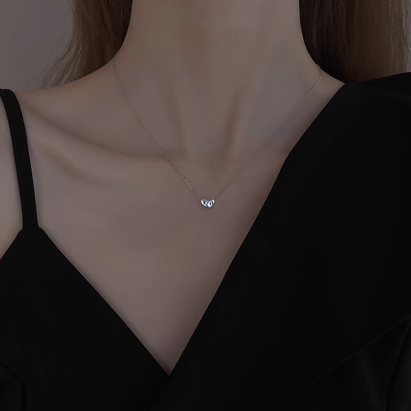 High-End Heart Necklace Clavicle Chain - Elegant Neck Accessory Inspired by Parisian Design