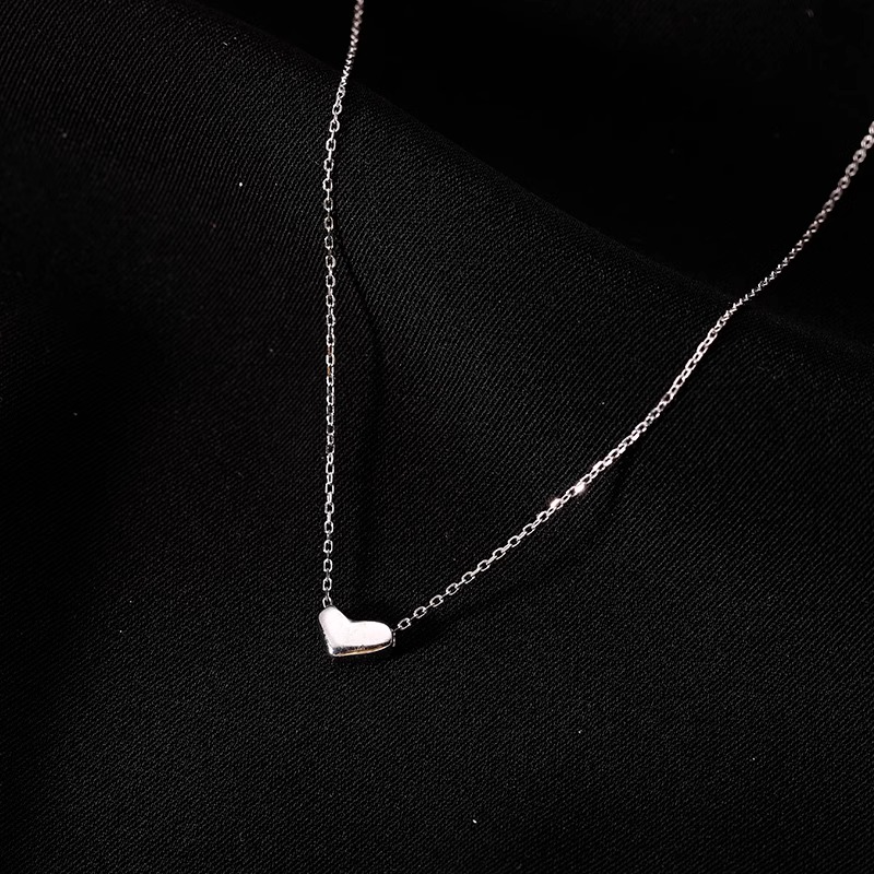 High-End Heart Necklace Clavicle Chain - Elegant Neck Accessory Inspired by Parisian Design High-End Heart Necklace Clavicle Chain - Elegant Neck Accessory Inspired by Parisian Design