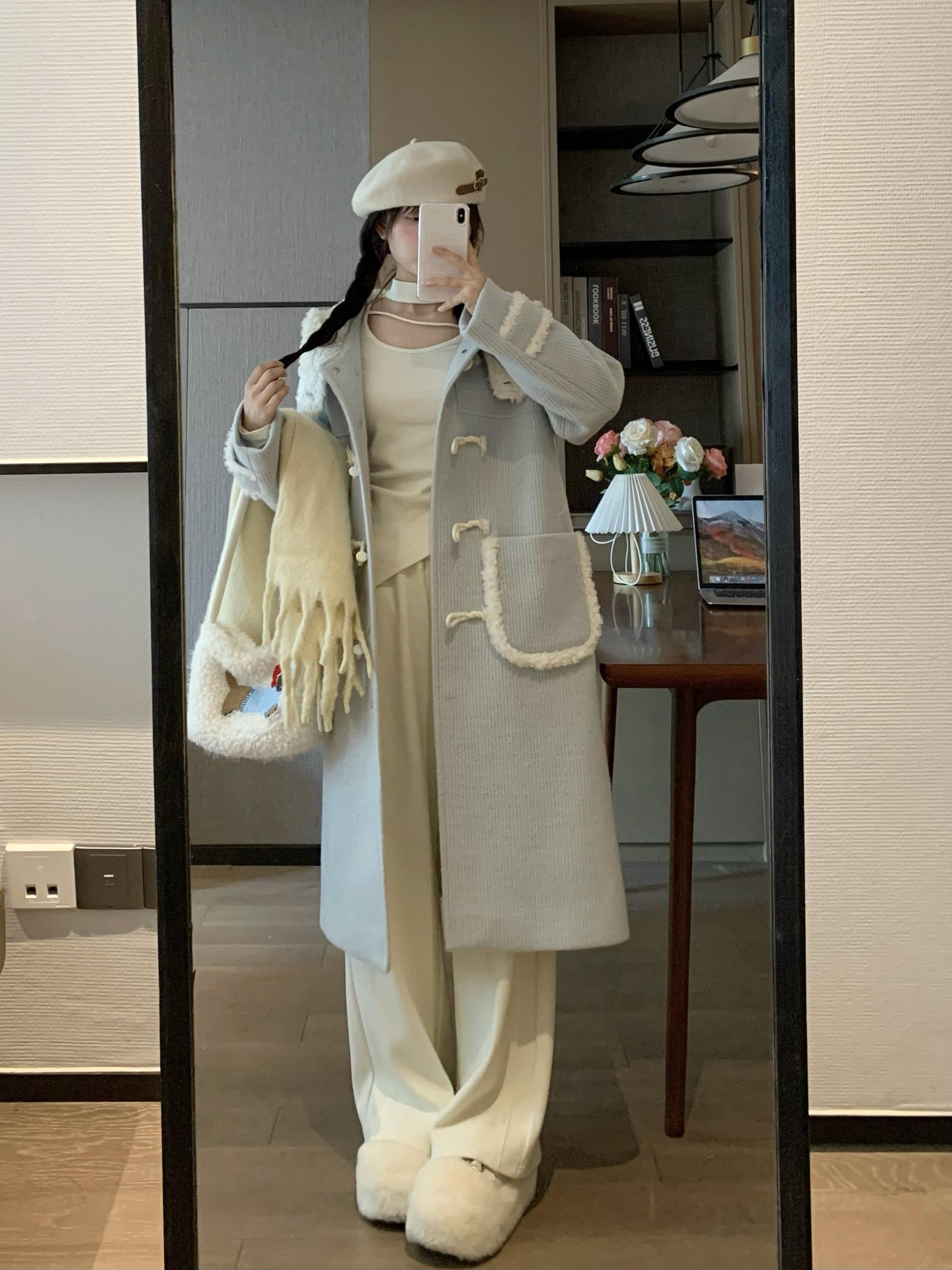 High-End Korean Style Mid-Length Coat for Women in Blue Wool with Horn Buttons - Elegant Autumn and Winter Outerwear High-End Korean Style Mid-Length Coat for Women in Blue Wool with Horn Buttons - Elegant Autumn and Winter Outerwear