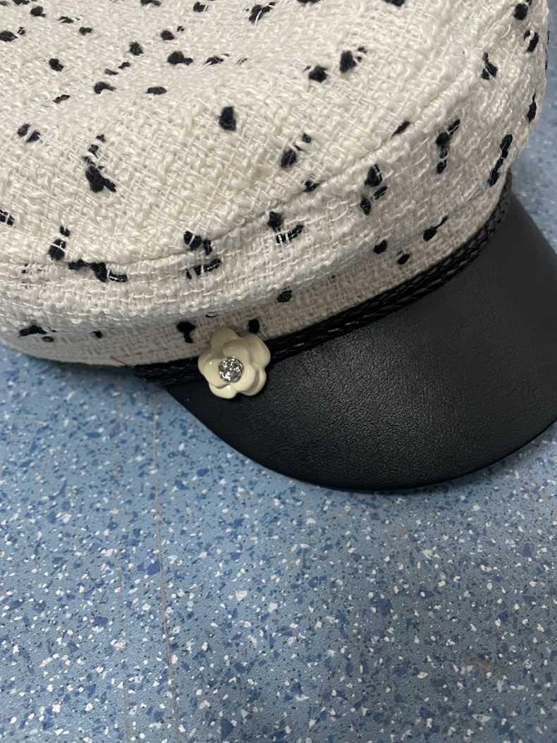 High-End Navy Leather-Brimmed Duckbill Cap - Women's Spring Beret with Small Camellia Button Detail